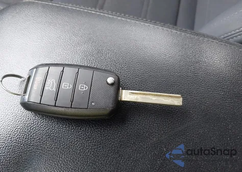 2017 Kia Sorento 2.4L Lx z USA, uszkodzony, nr VIN 5XYPG4A32HG246967